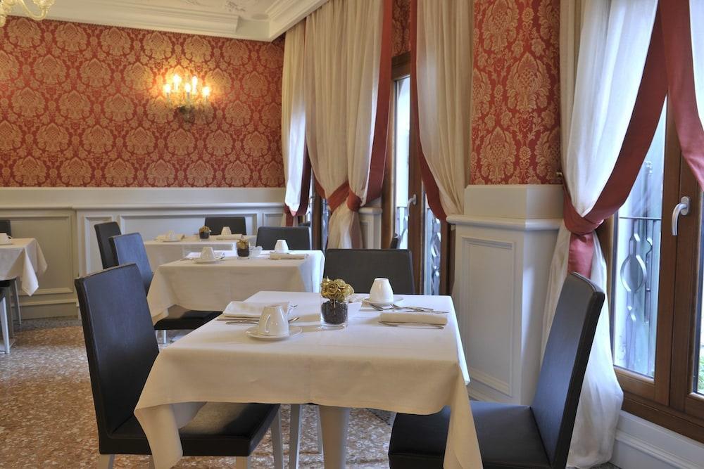 Al Theatro Palace Venedig